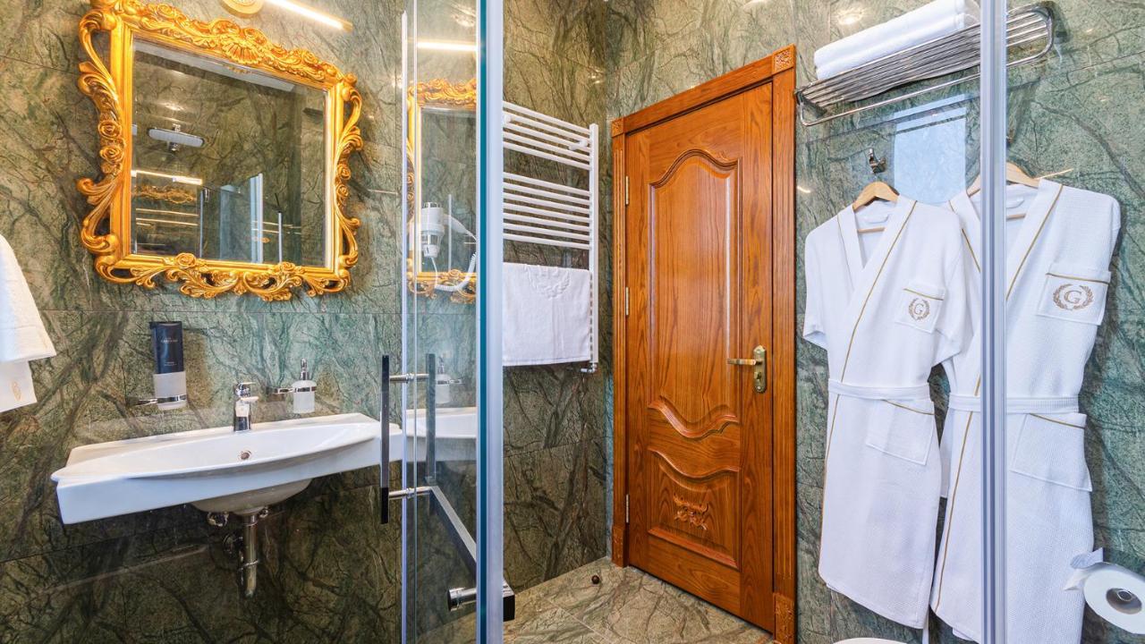 Gregory Boutique Hotel Chisinau Exterior photo Bathroom