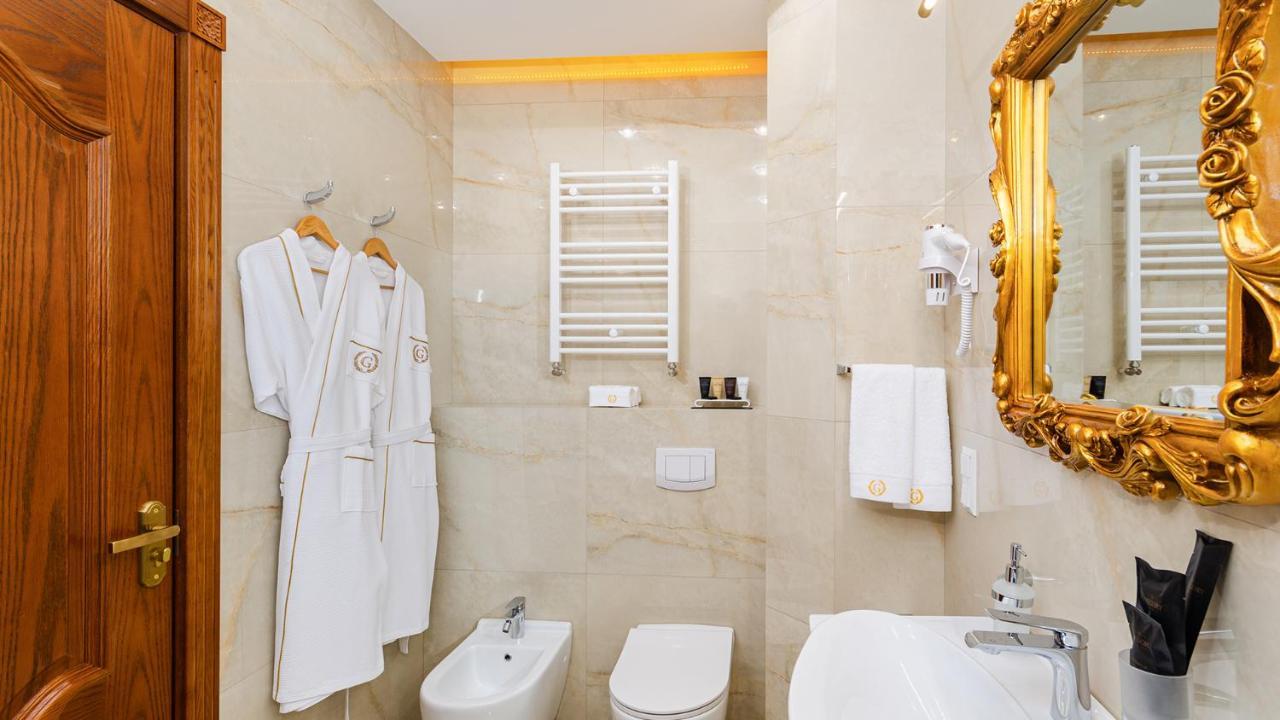 Gregory Boutique Hotel Chisinau Exterior photo Bathroom